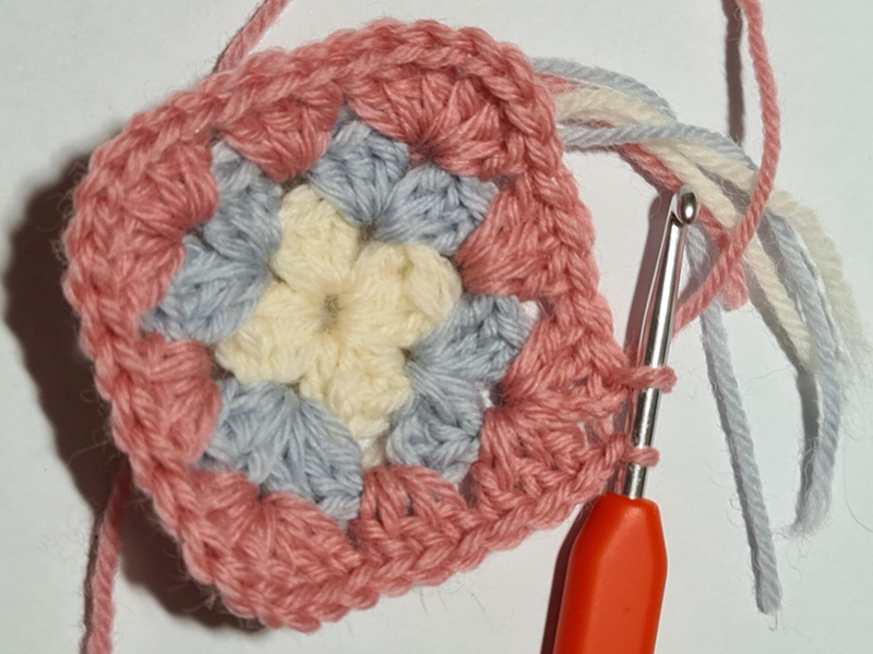 Mrs. Phelps Granny Square: Completign the third row